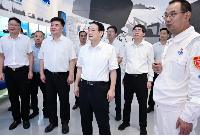 浙江省委書(shū)記易煉紅到舟山中遠(yuǎn)海運(yùn)重工考察調(diào)研